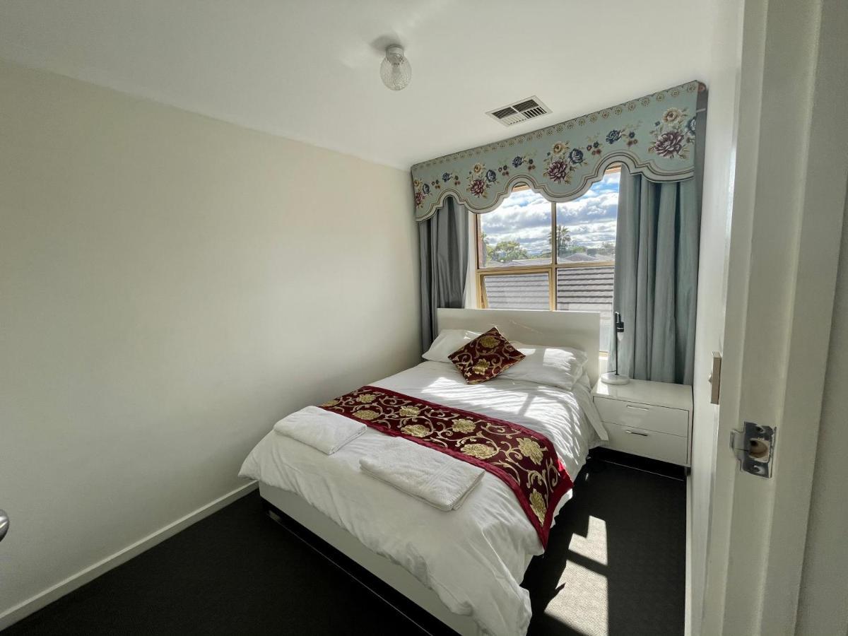 Apartment West Lakes Townhouse