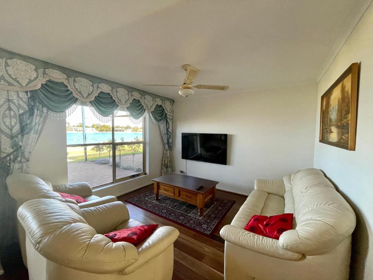 West Lakes Townhouse * Adelaide
