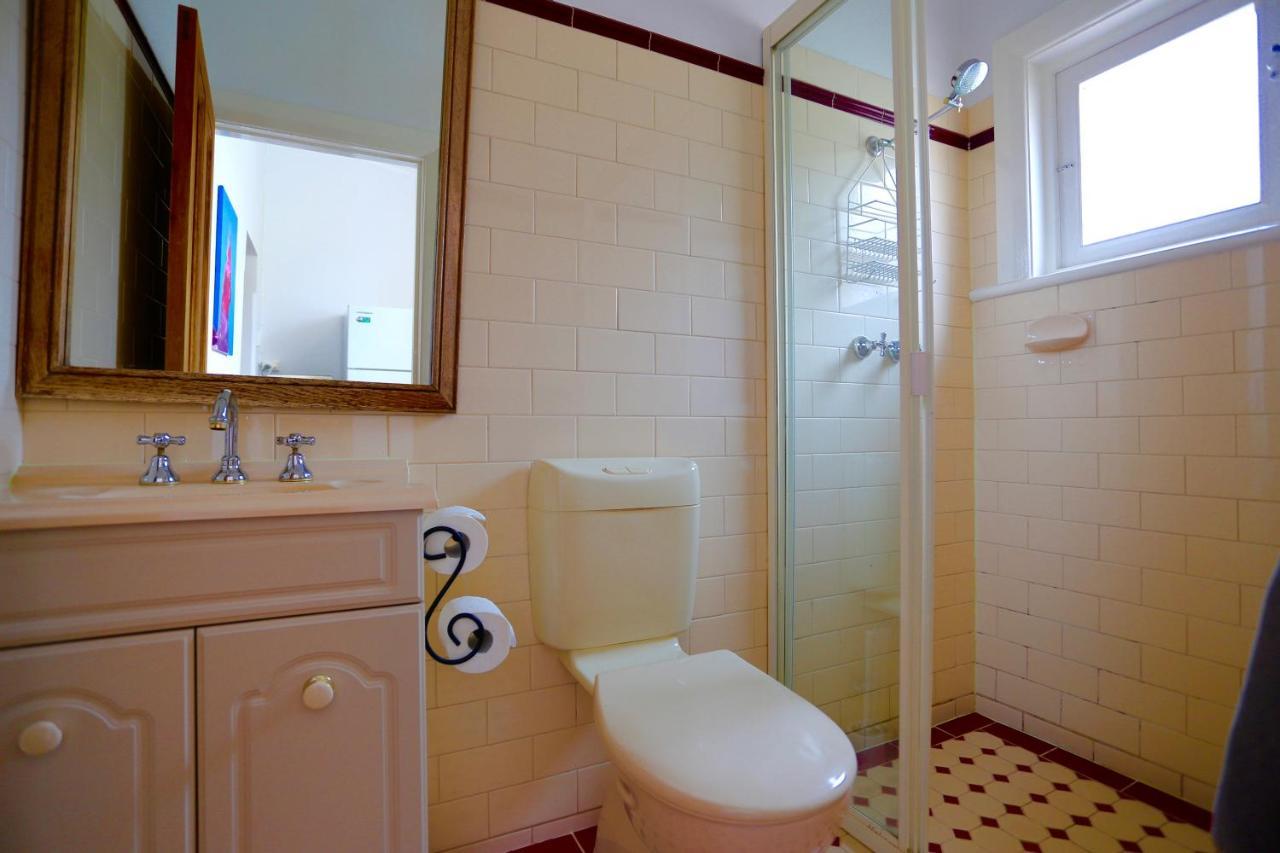 Apartment Bath Street *