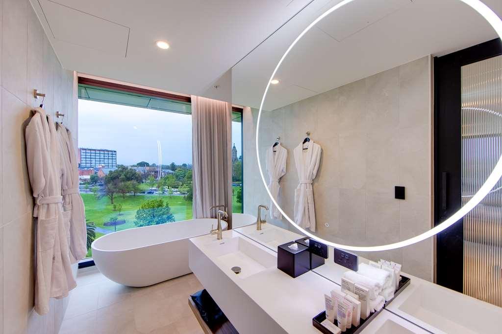 Oval At Oval 5* Adelaide