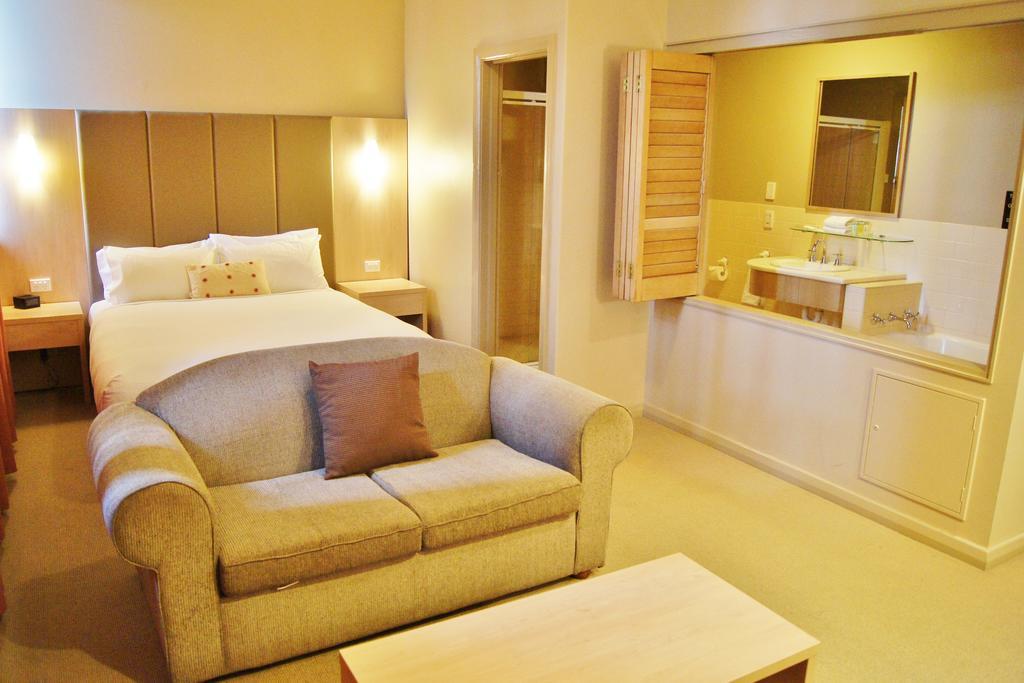 Quality Tiffins On The Park Hotel 4*