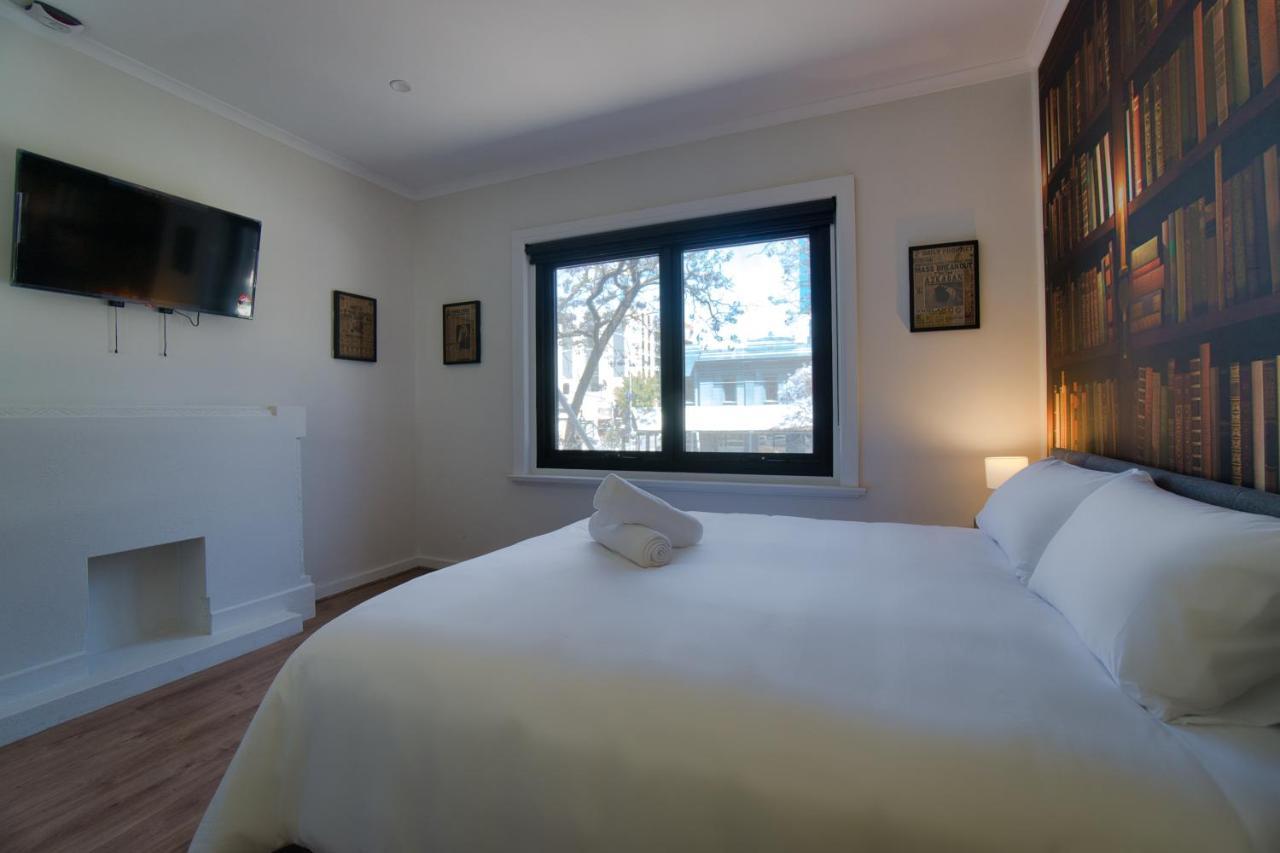 Hotel Dreamy - Private With Shared Bathrooms