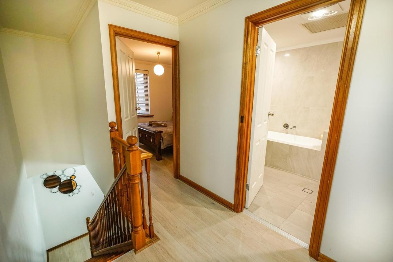 Style Accommodation-getaway In North Adelaide- Close To Apartment