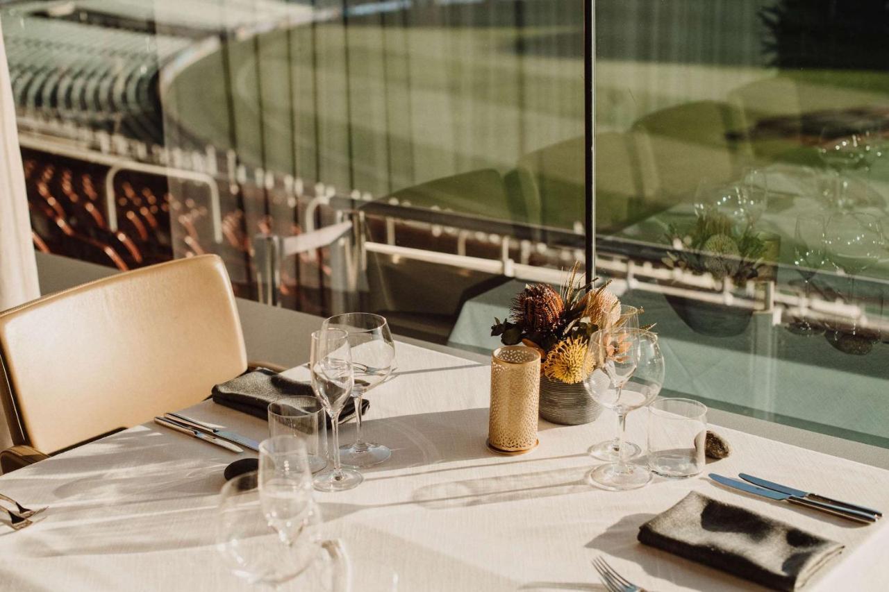 Oval At Oval 5*