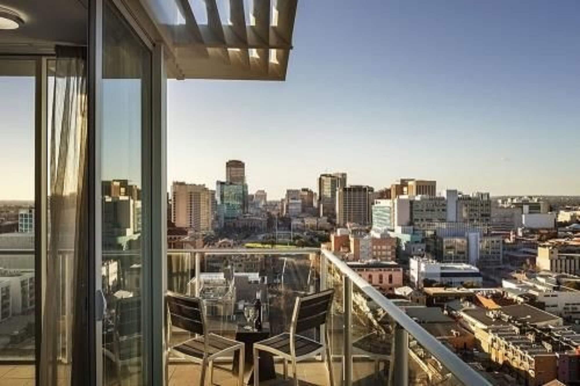 Quest King William South Aparthotel 4*