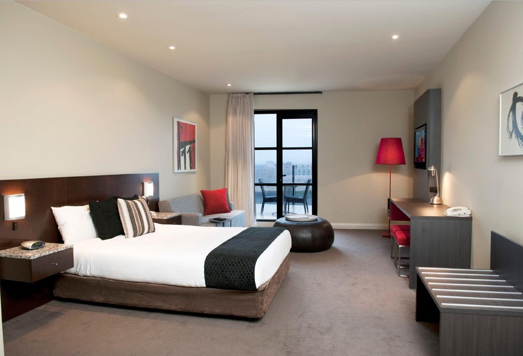 Mantra Hindmarsh Square 4*
