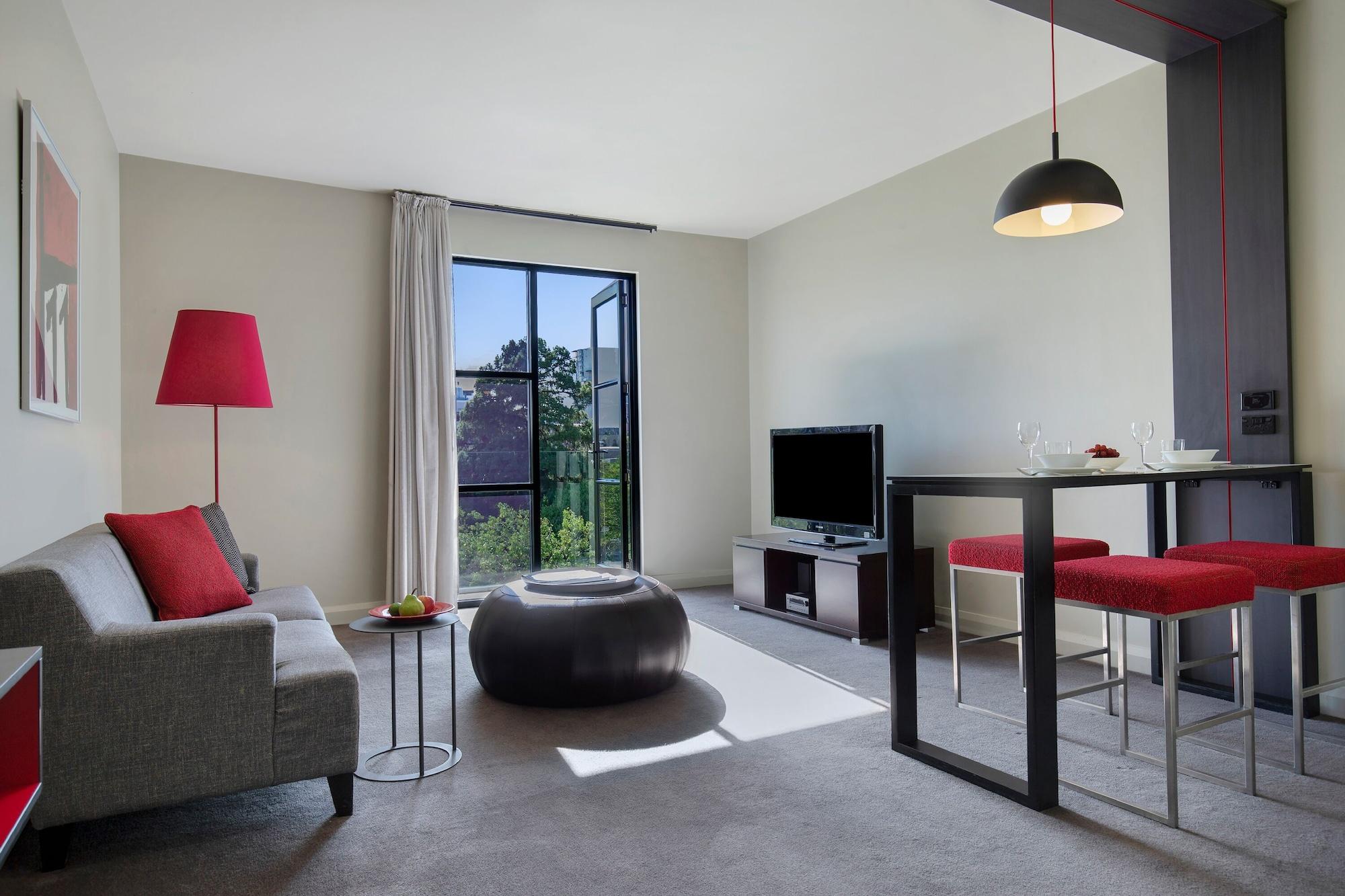 Hotel Mantra Hindmarsh Square 4*