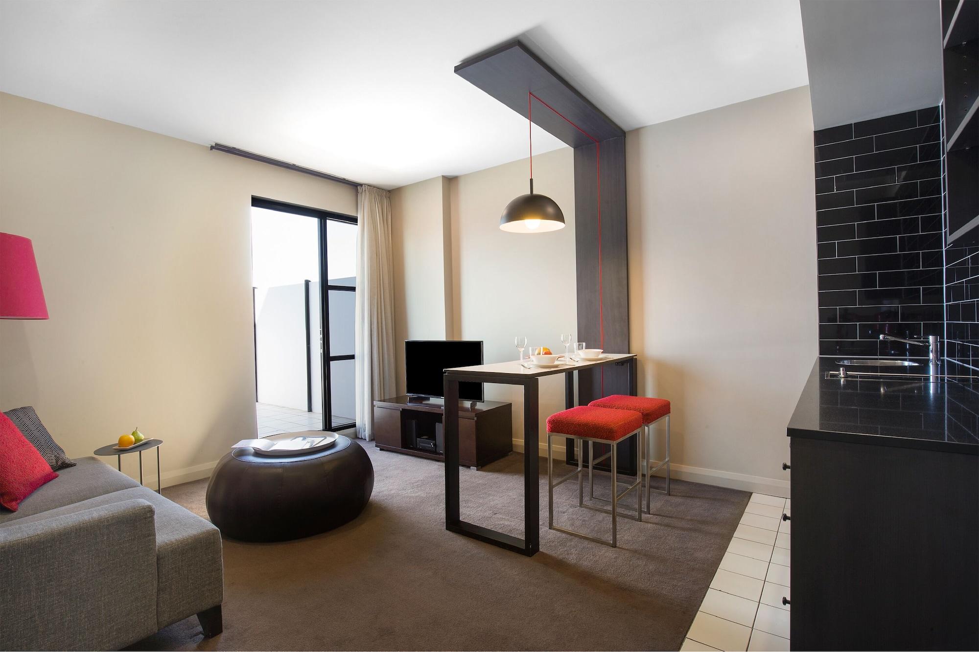 Mantra Hindmarsh Square Hotel 4*
