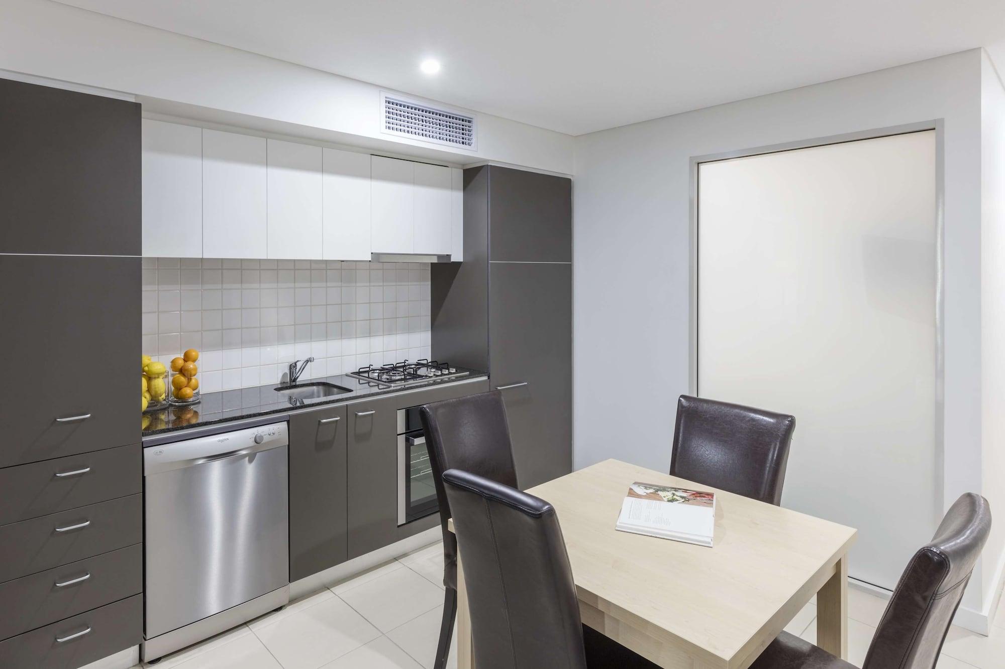 Oaks Embassy 4* Adelaide