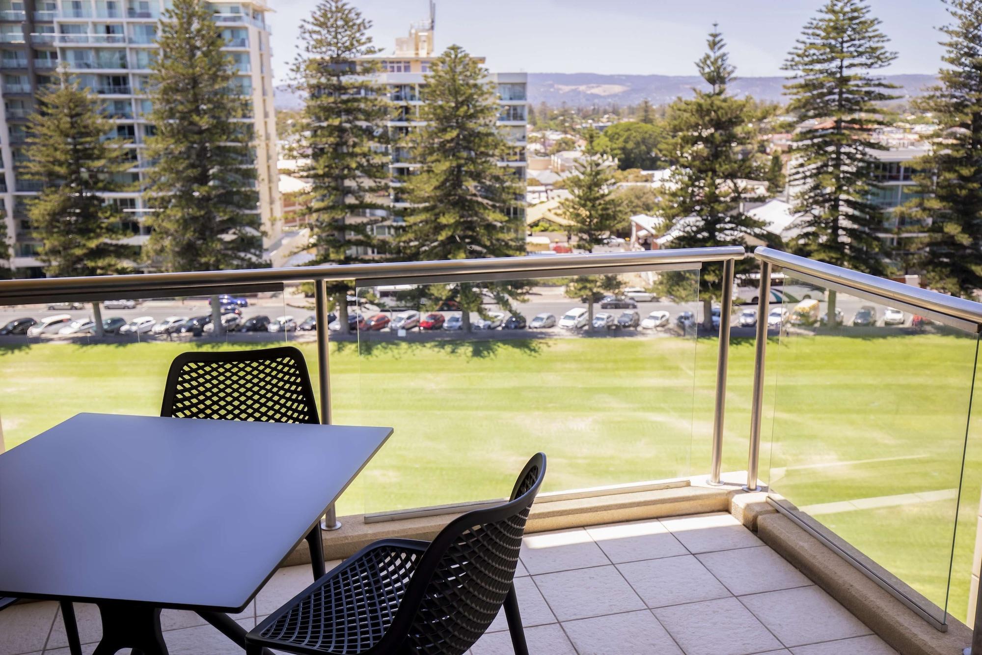 Oaks Glenelg Plaza Pier Aparthotel 4*