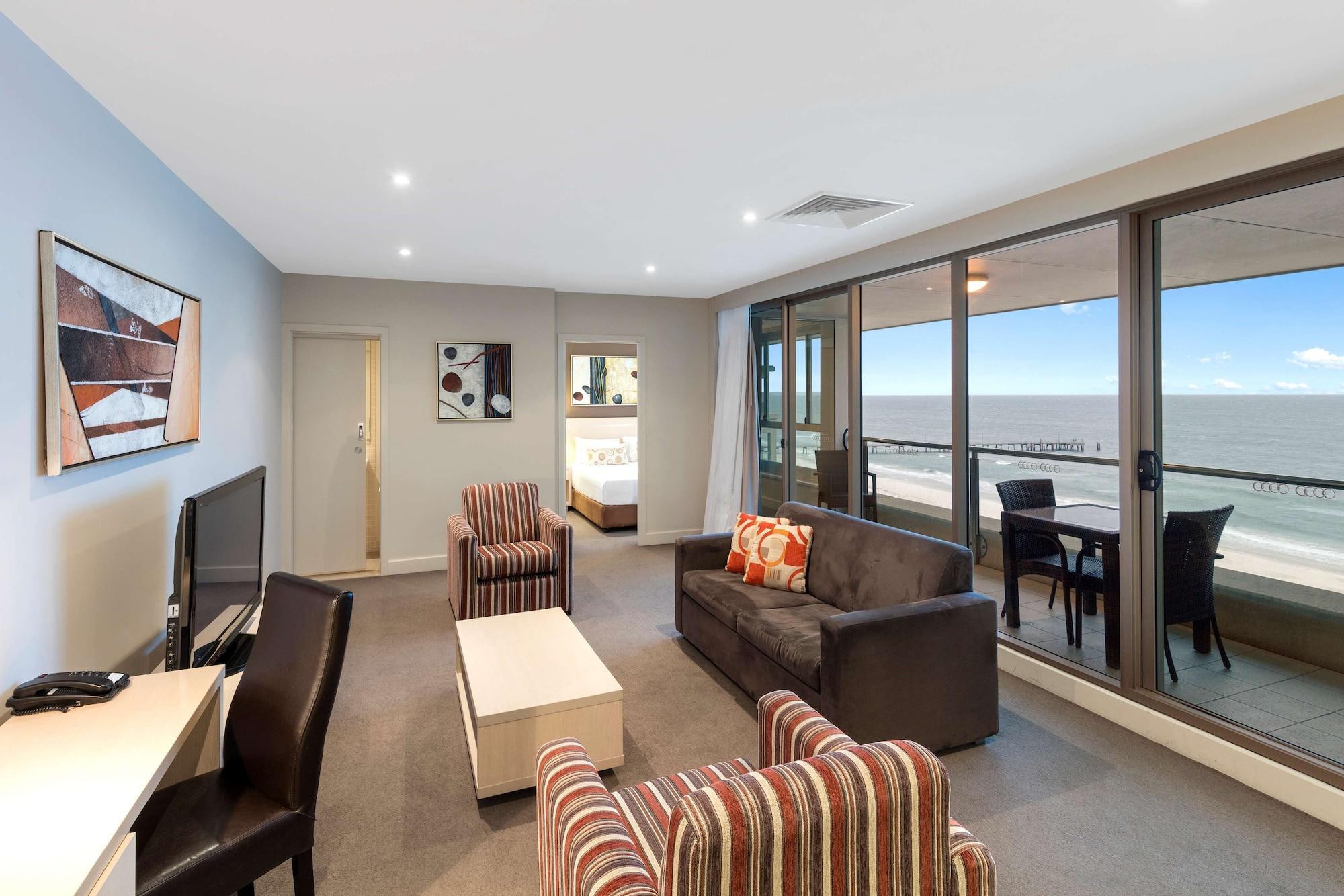 Oaks Glenelg Plaza Pier Aparthotel 4*