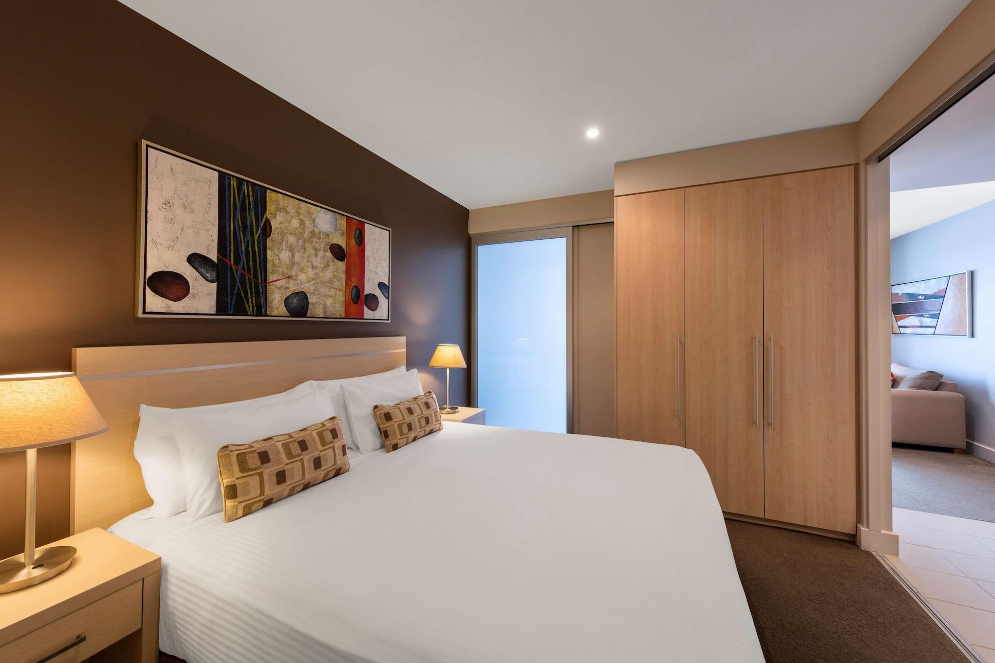 Oaks Glenelg Plaza Pier Aparthotel