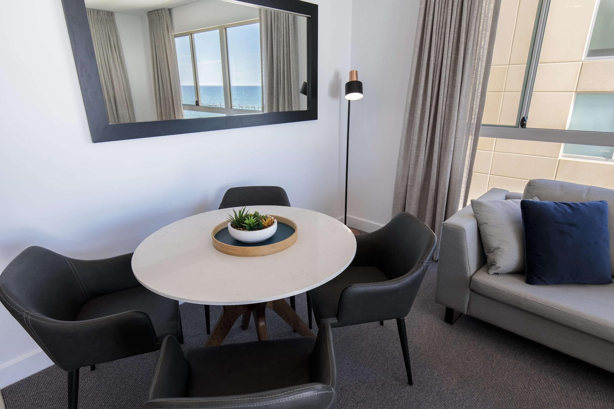 Aparthotel Oaks Glenelg Plaza Pier 4*