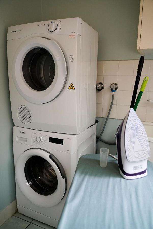 Style - To - Free Wifi - Free 3 Car Parking - Great Location Holiday home Adelaide
