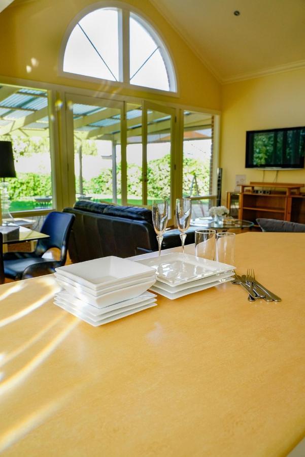 Holiday home Style - To - Free Wifi - Free 3 Car Parking - Great Location