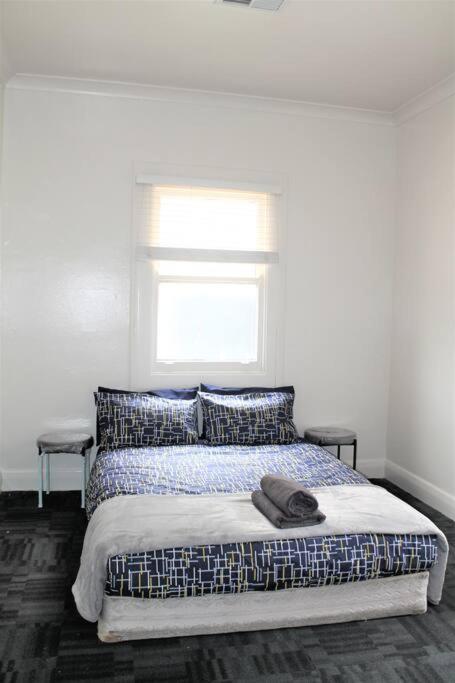 Entire 3br Apt With Parking Apartment