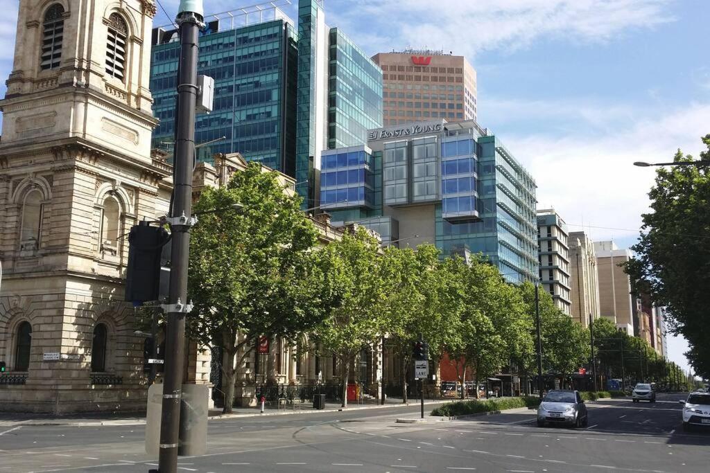 Entire 3br Apt With Parking Adelaide