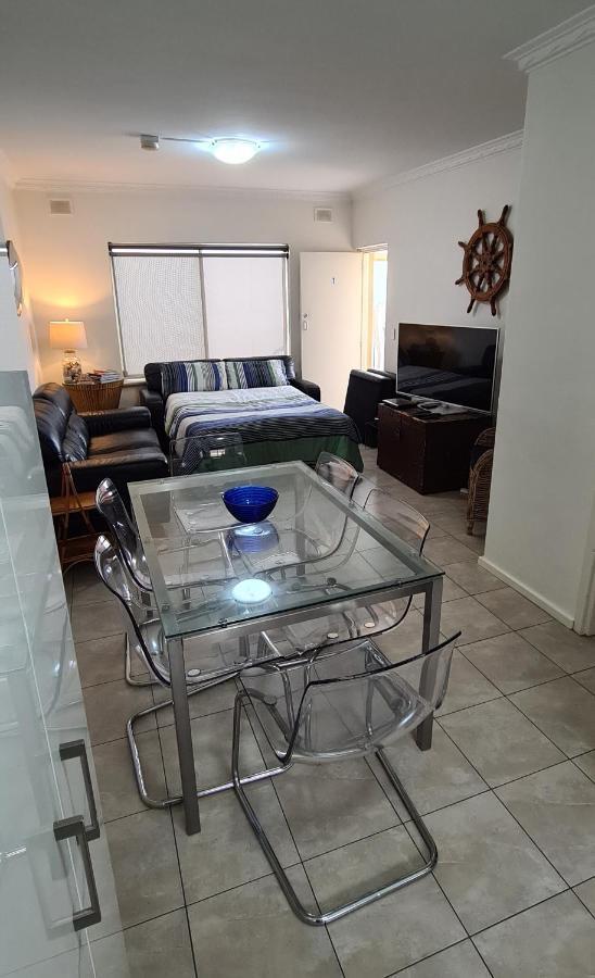 Acaill Accommodation Esplanade Living Self Check-In Self Check-Out Apartment Adelaide