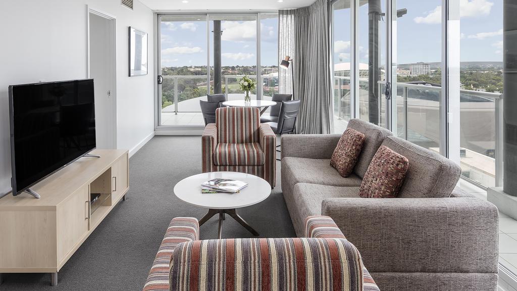 Oaks Embassy Aparthotel 4*