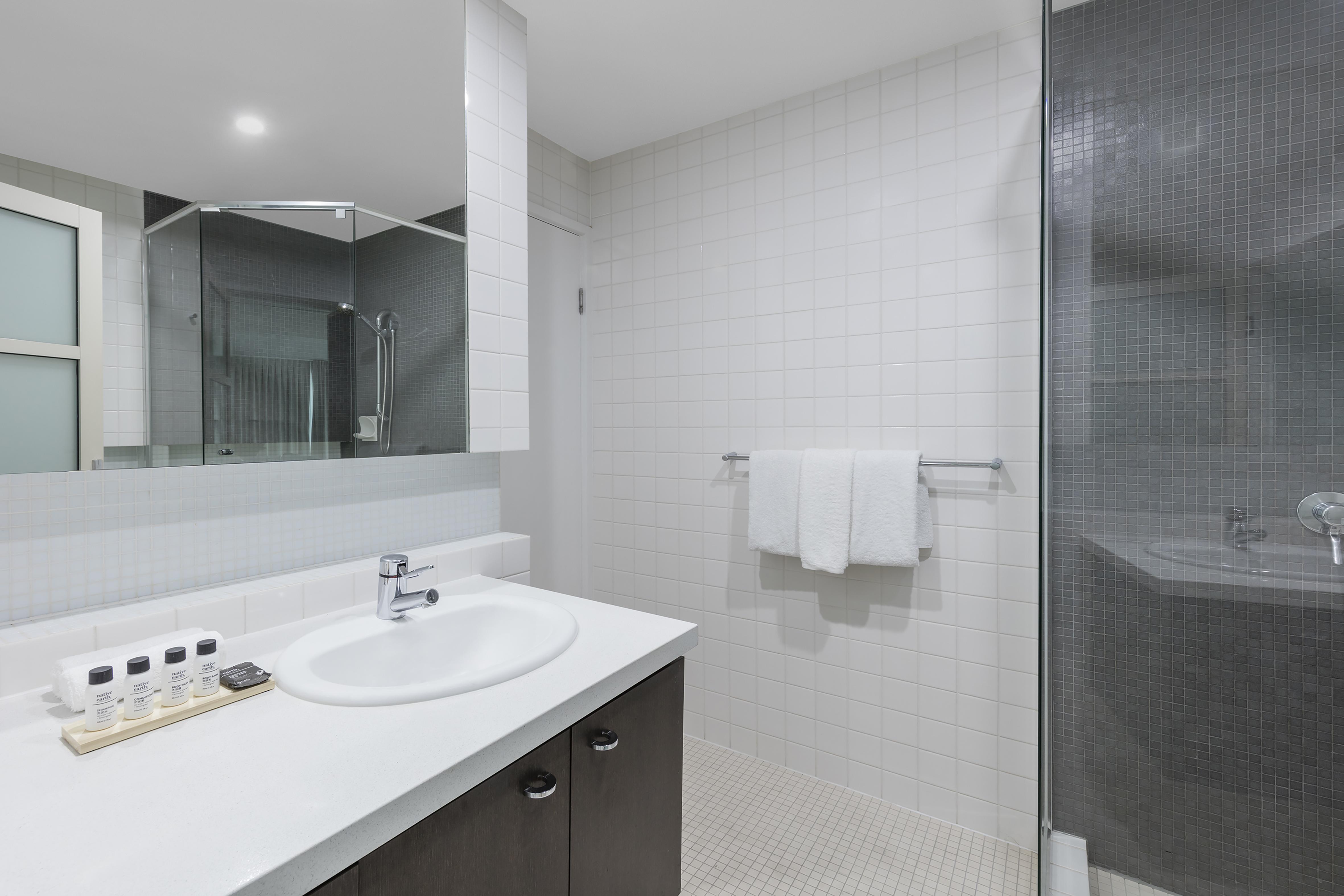 Oaks Embassy Aparthotel Adelaide