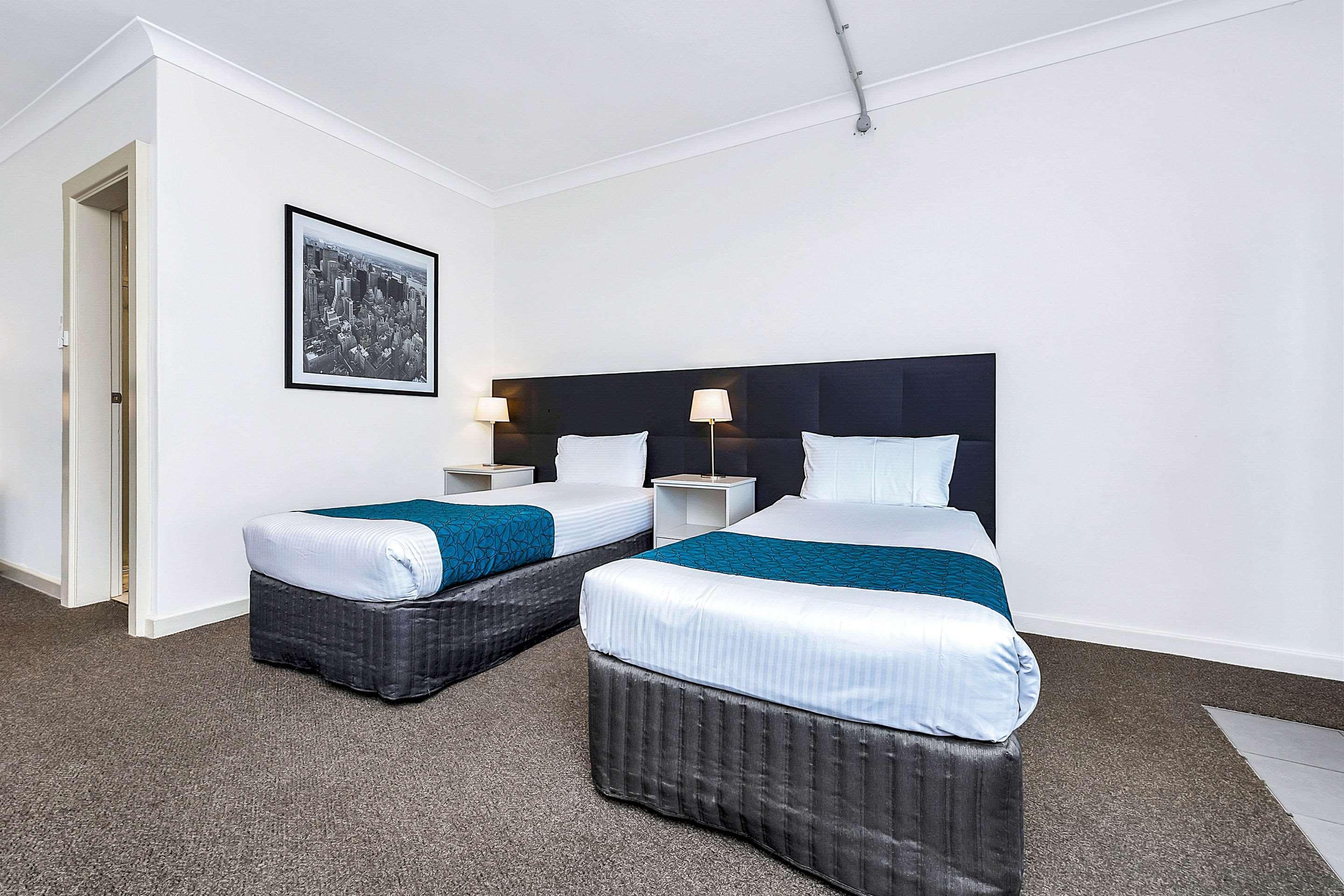 Comfort & Manhattan Hotel 3*