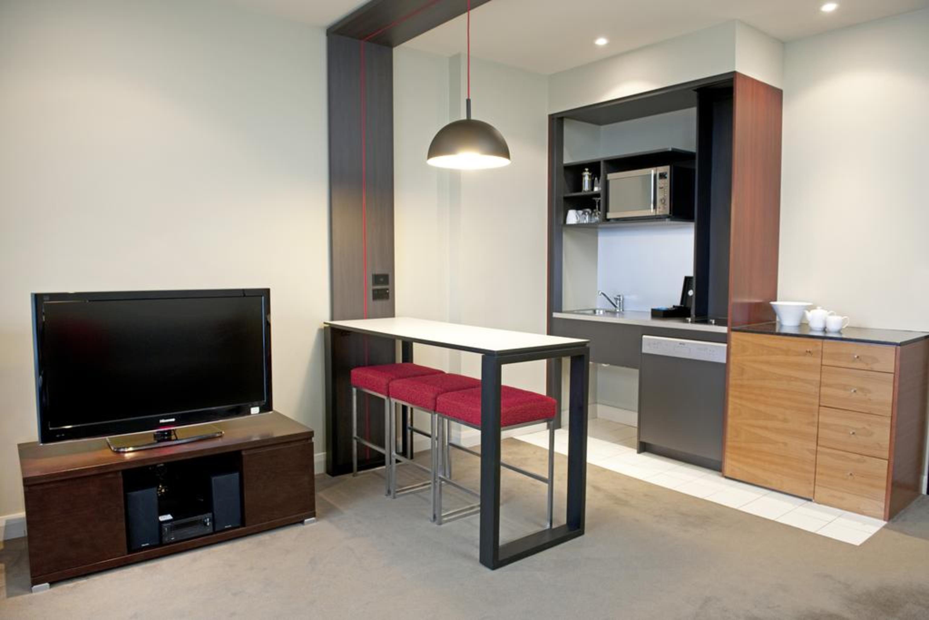 Hotel Mantra Hindmarsh Square 4*