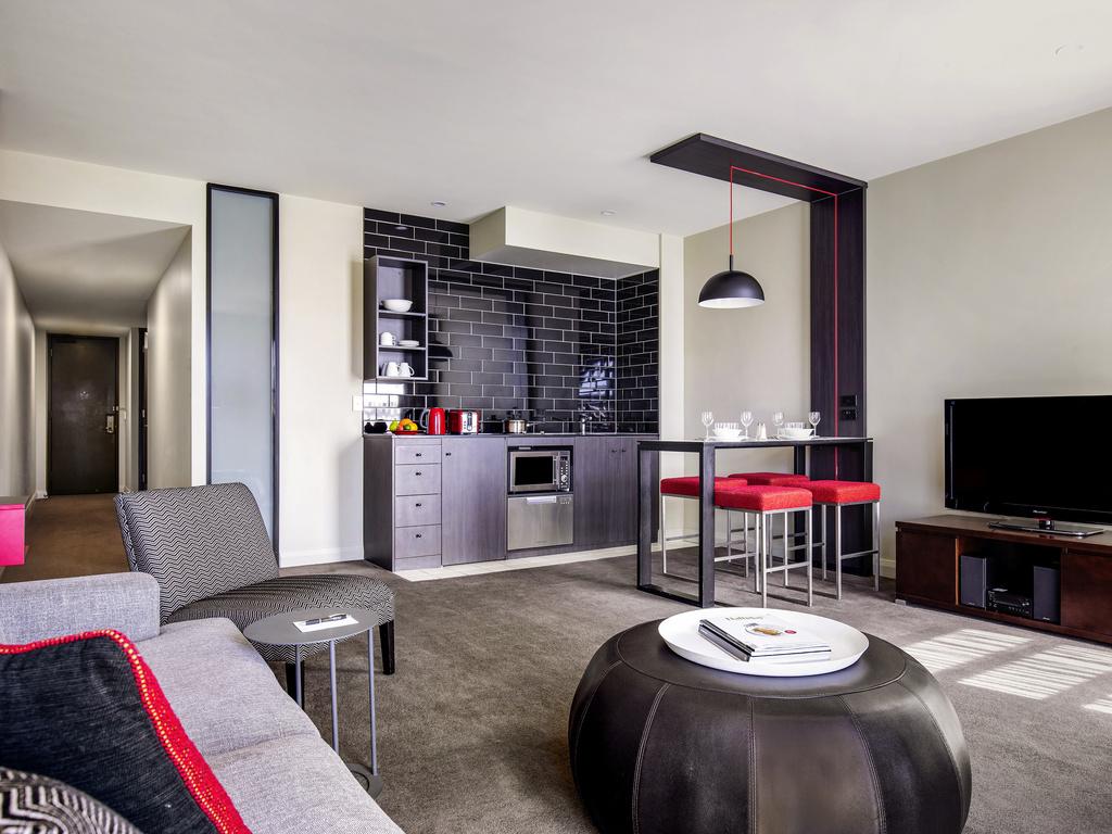 Hotel Mantra Hindmarsh Square 4*