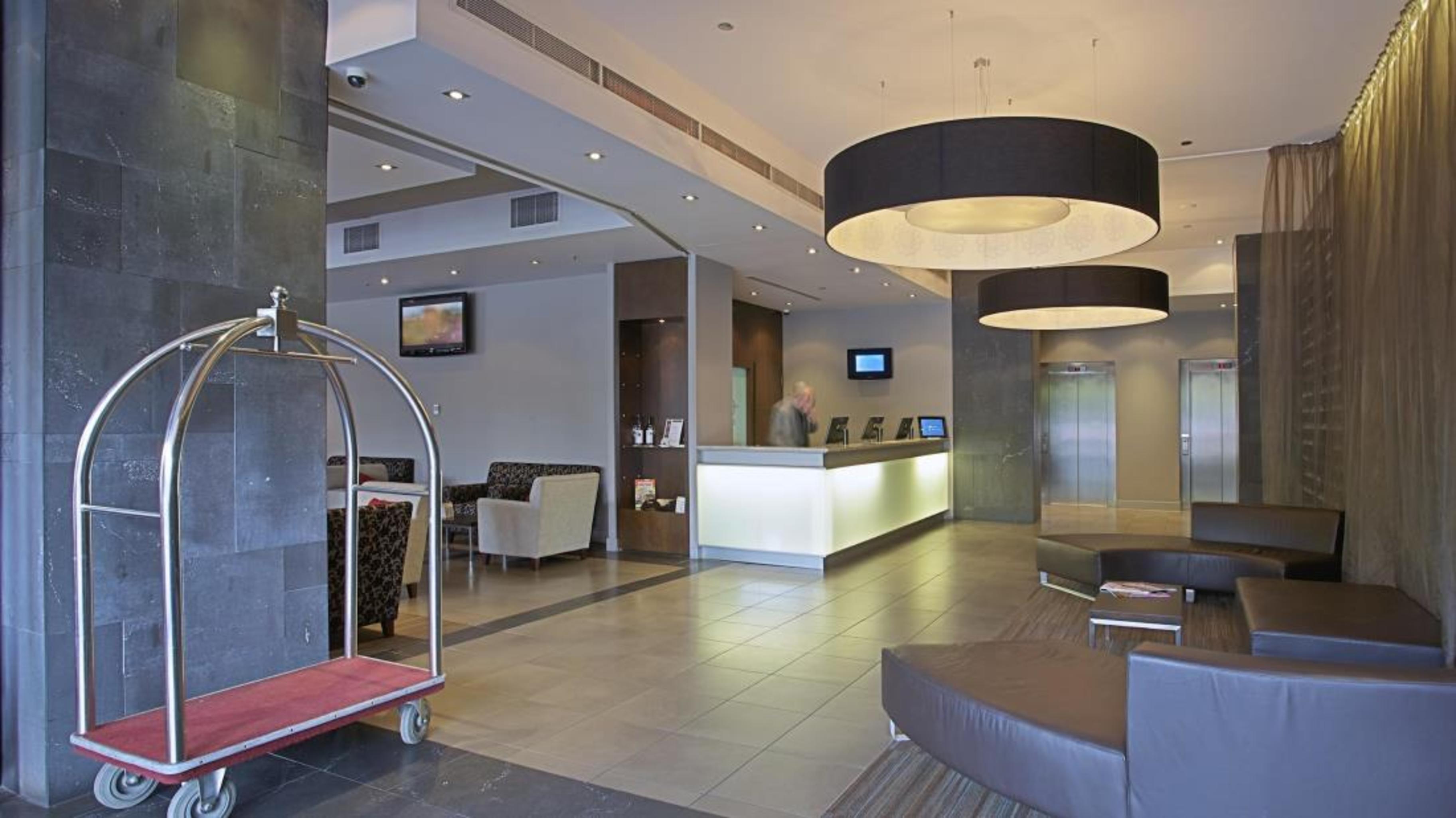 Hotel Mantra Hindmarsh Square