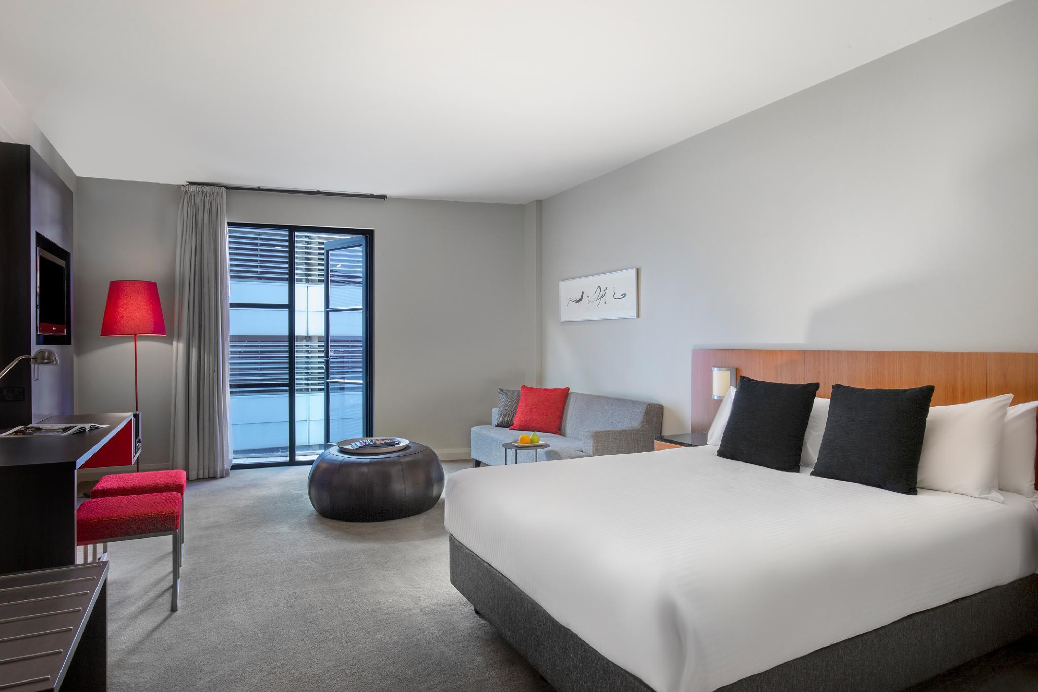 Mantra Hindmarsh Square 4*