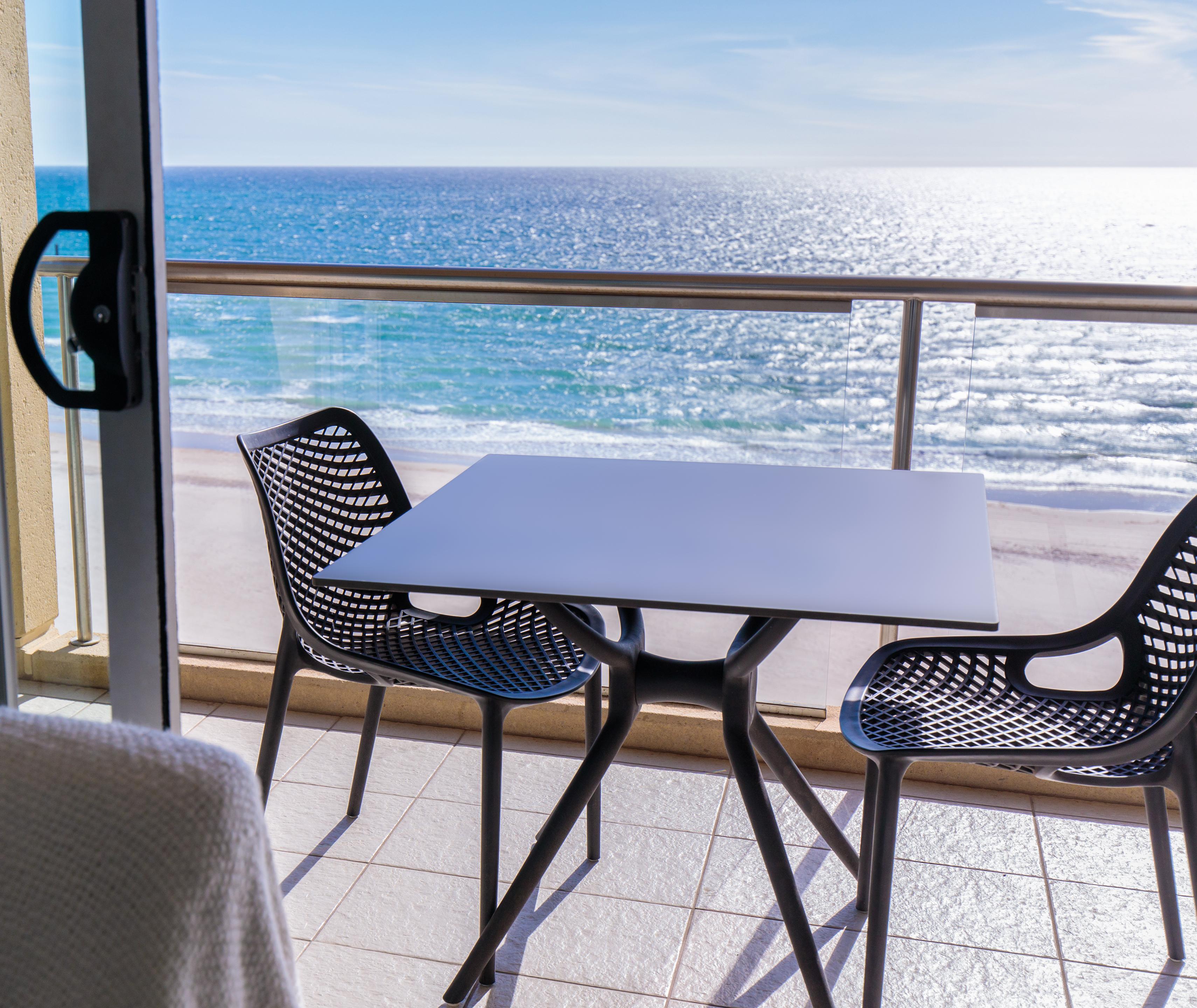 Oaks Glenelg Plaza Pier Aparthotel