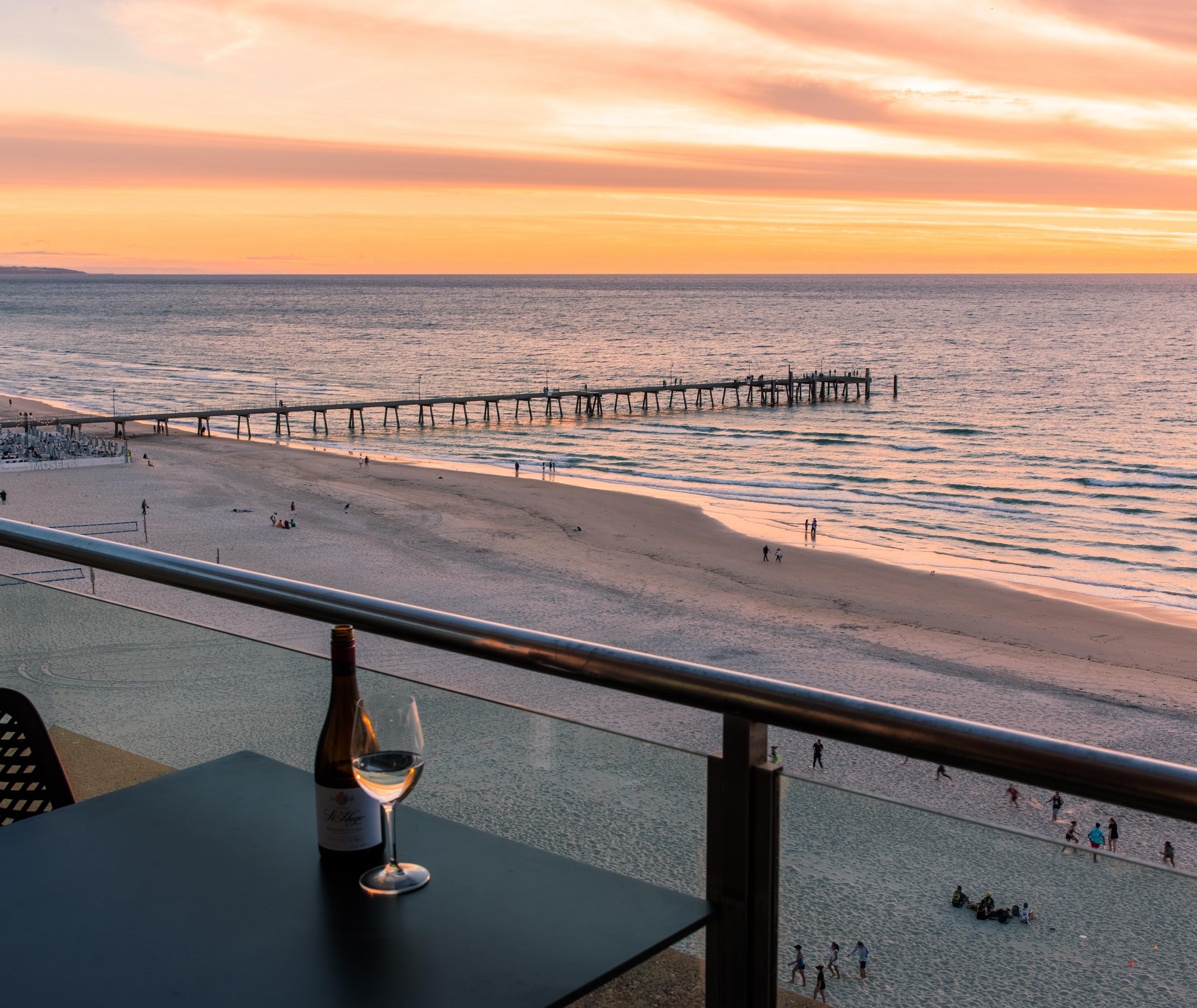 Oaks Glenelg Plaza Pier Aparthotel 4*