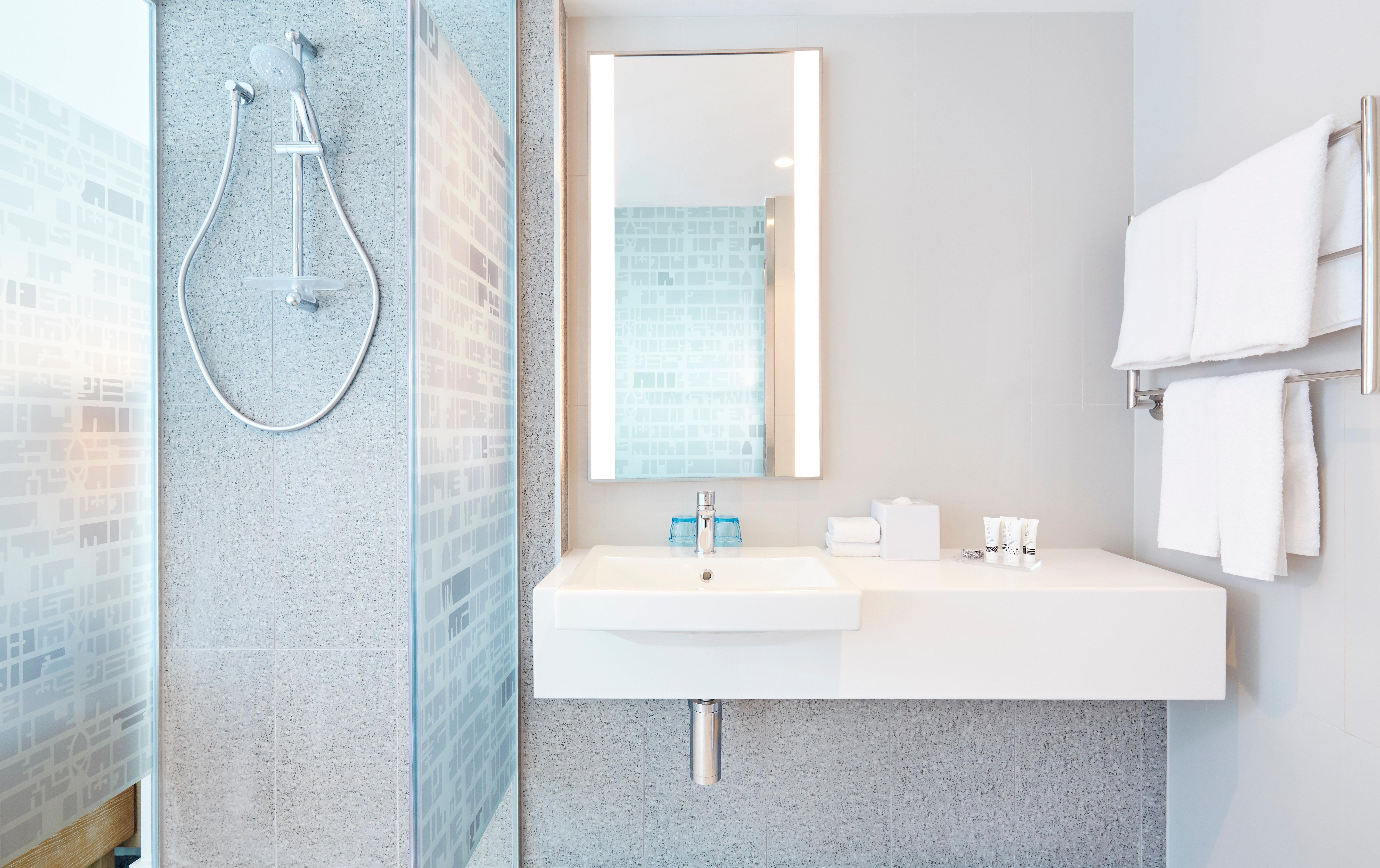 Express Centre By Ihg Hotel 4*