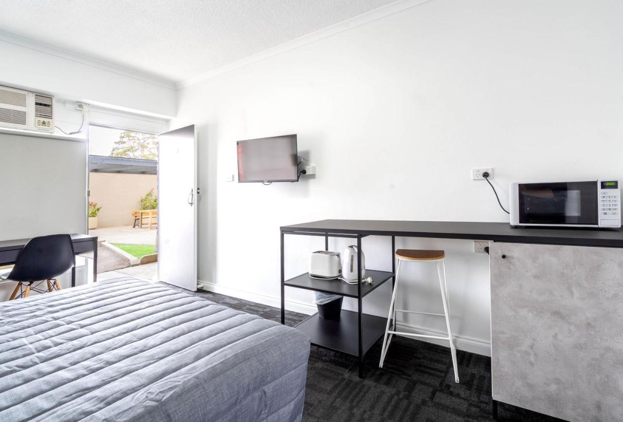 West 3* Adelaide