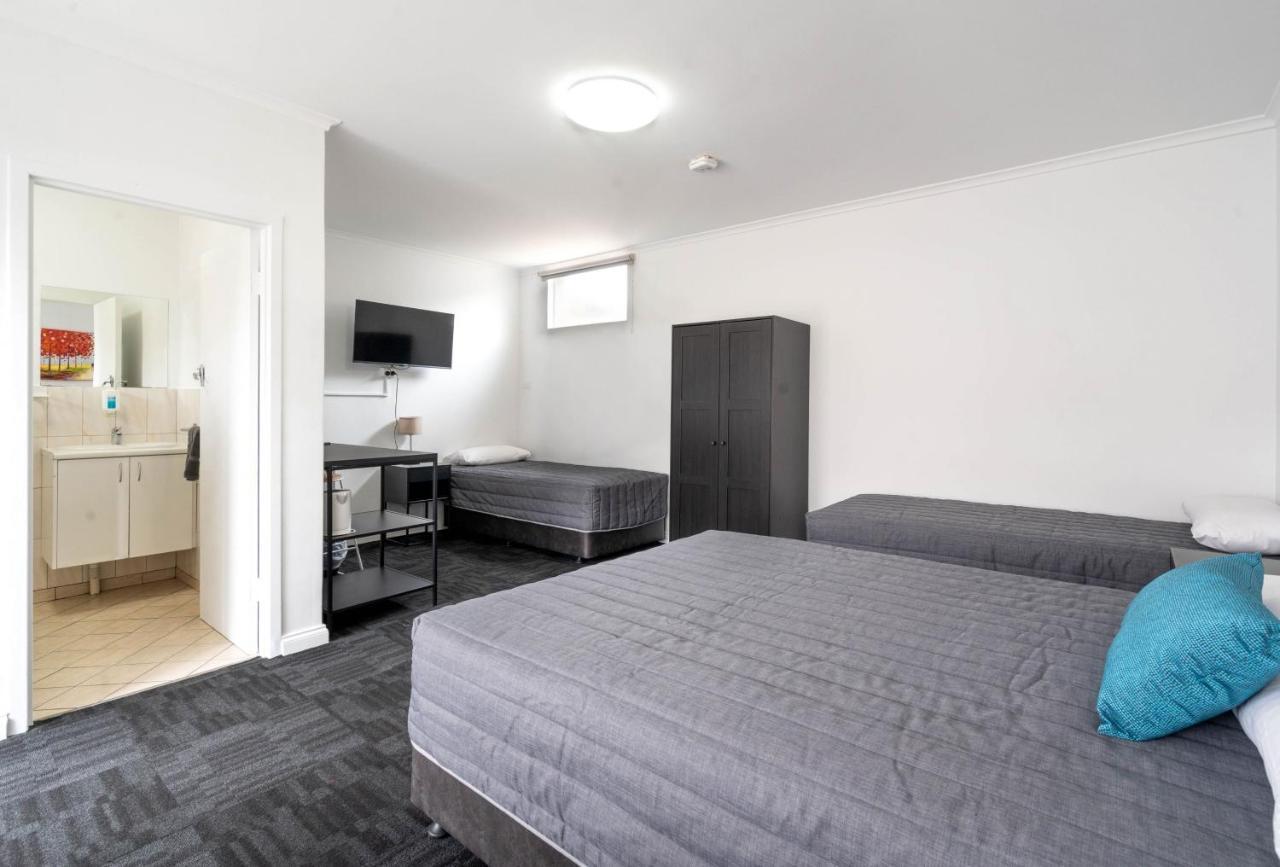 Motel West 3*