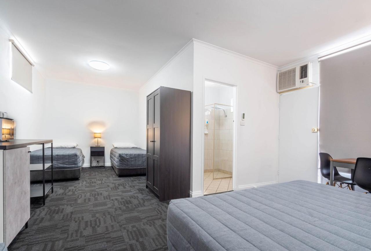 Motel West 3*