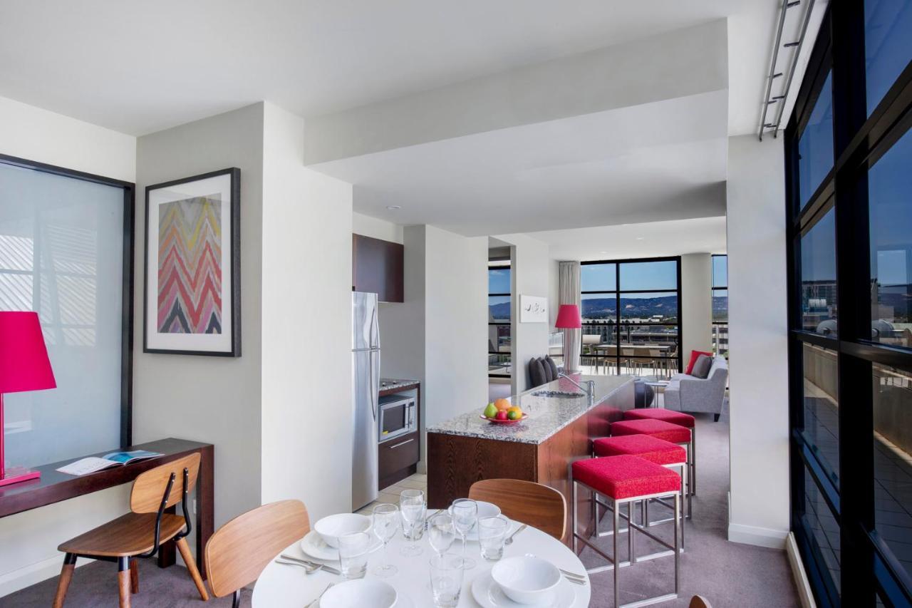 Hotel Mantra Hindmarsh Square 4*