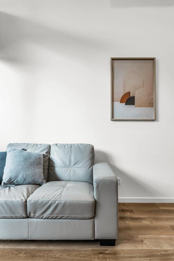 Apartment One Hurtle Square *