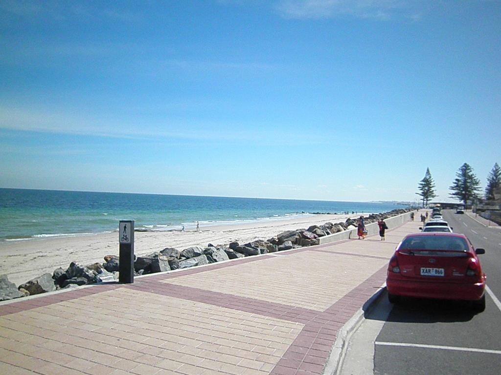 Glenelg Holiday And Corporate * Adelaide