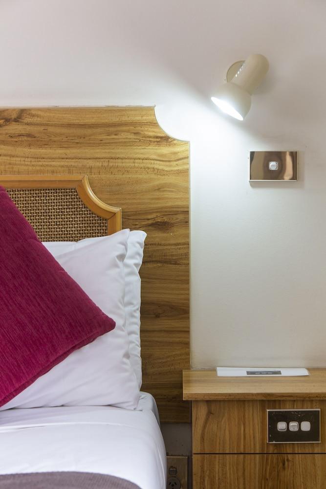 Hotel Paringa 3*