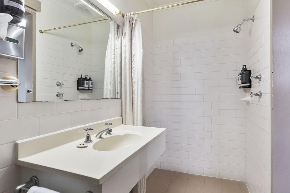 Hotel Paringa 3*
