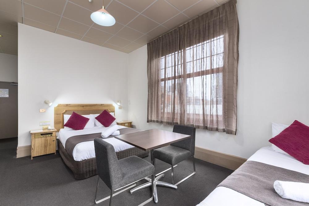 Paringa Hotel 3*