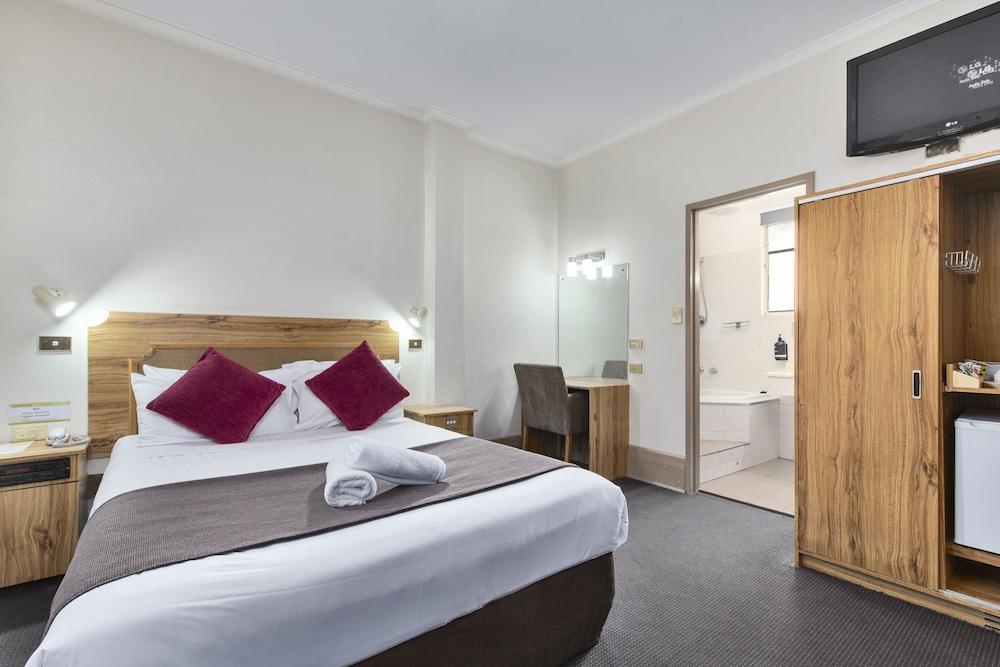 Paringa Hotel 3*