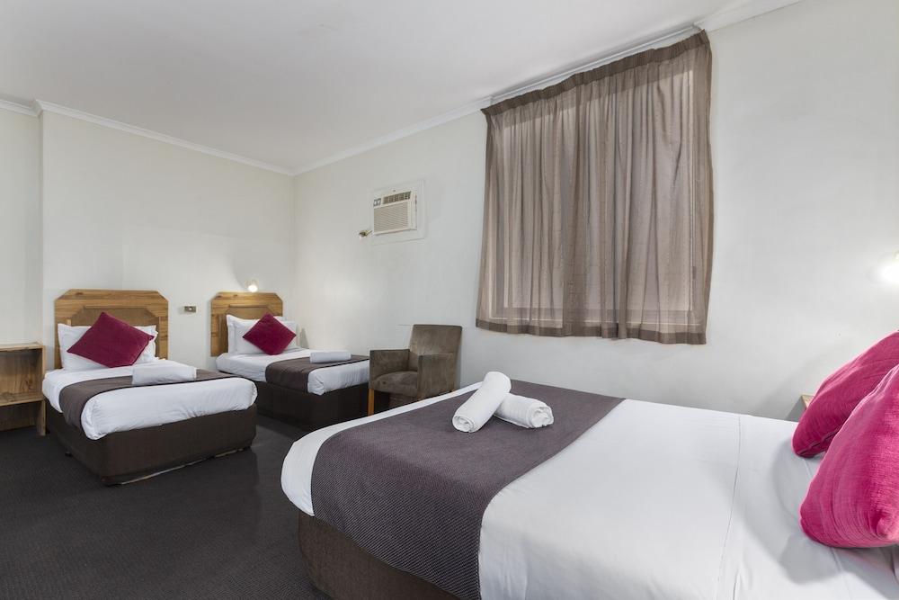 Hotel Paringa Adelaide