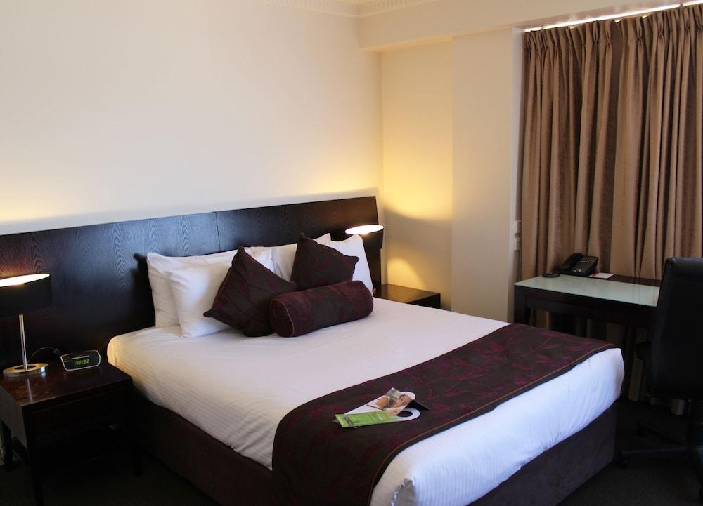 Grand Chancellor 4* Adelaide