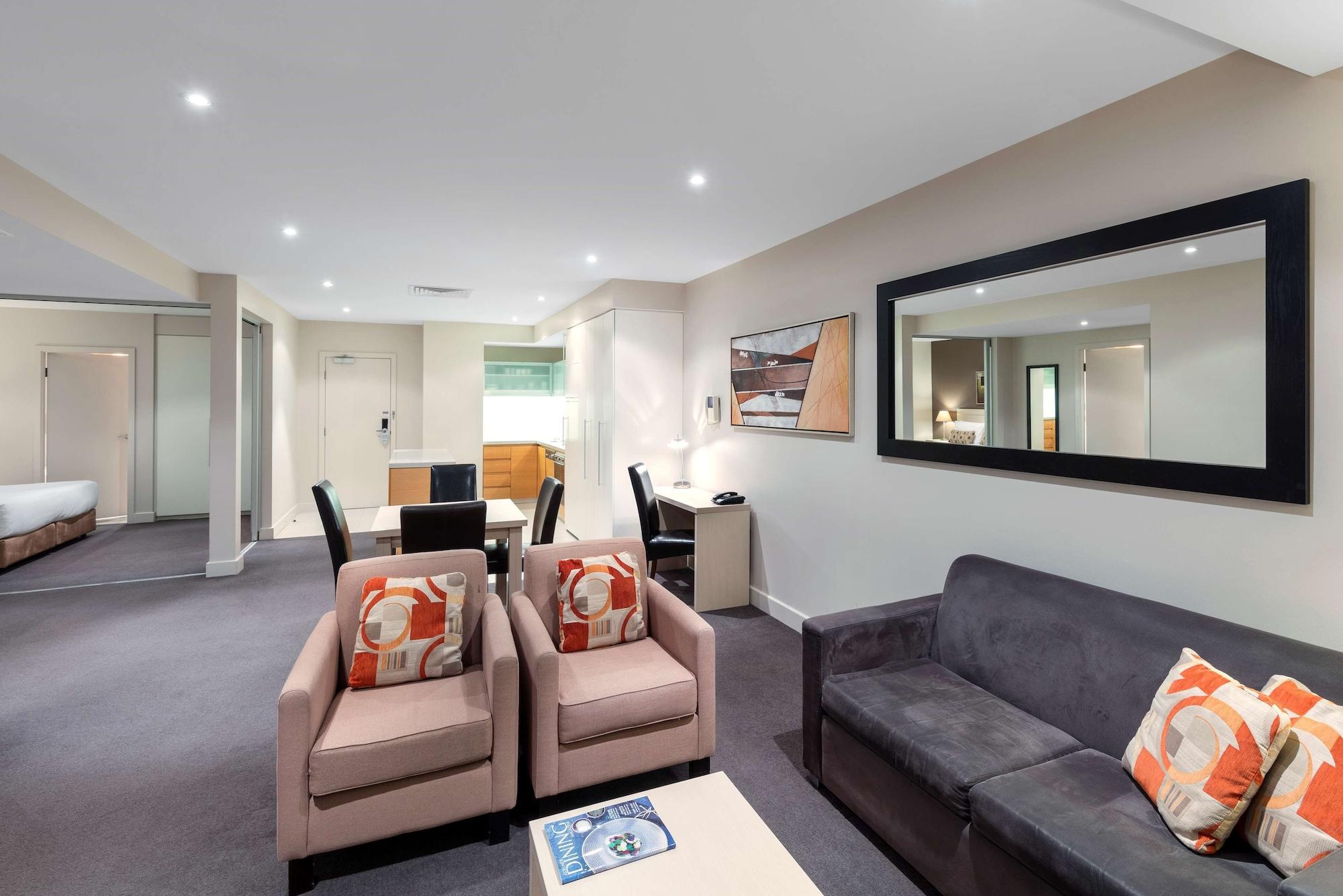 Oaks Glenelg Plaza Pier Aparthotel Adelaide