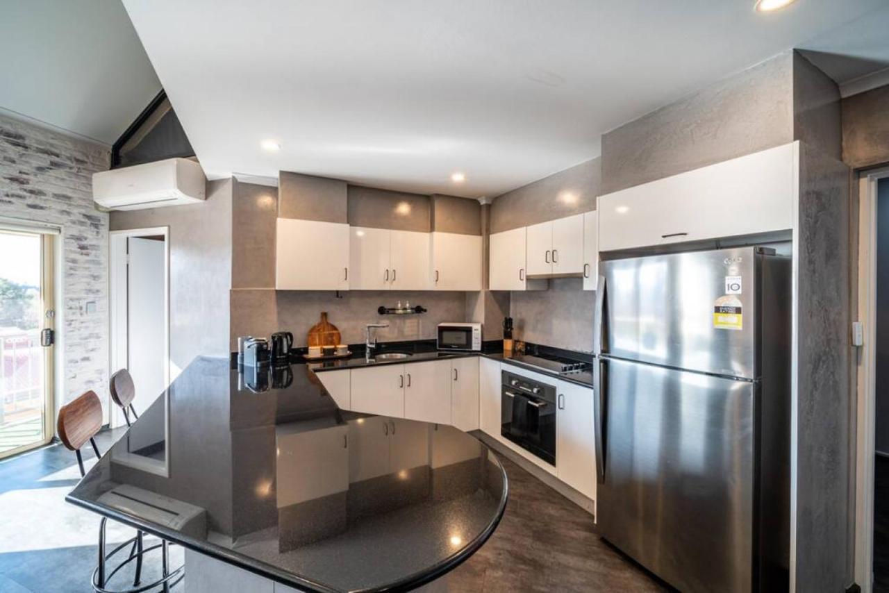 Apartment Splash Graffiti At
