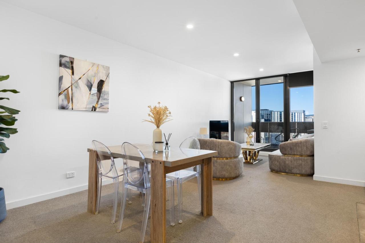 Apartamento Skyline Luxury Retreat: Gym, Pool & Cinema