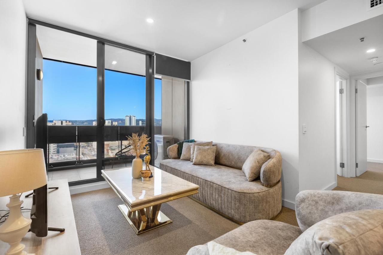 Skyline Luxury Retreat: Gym, Pool & Cinema Apartamento