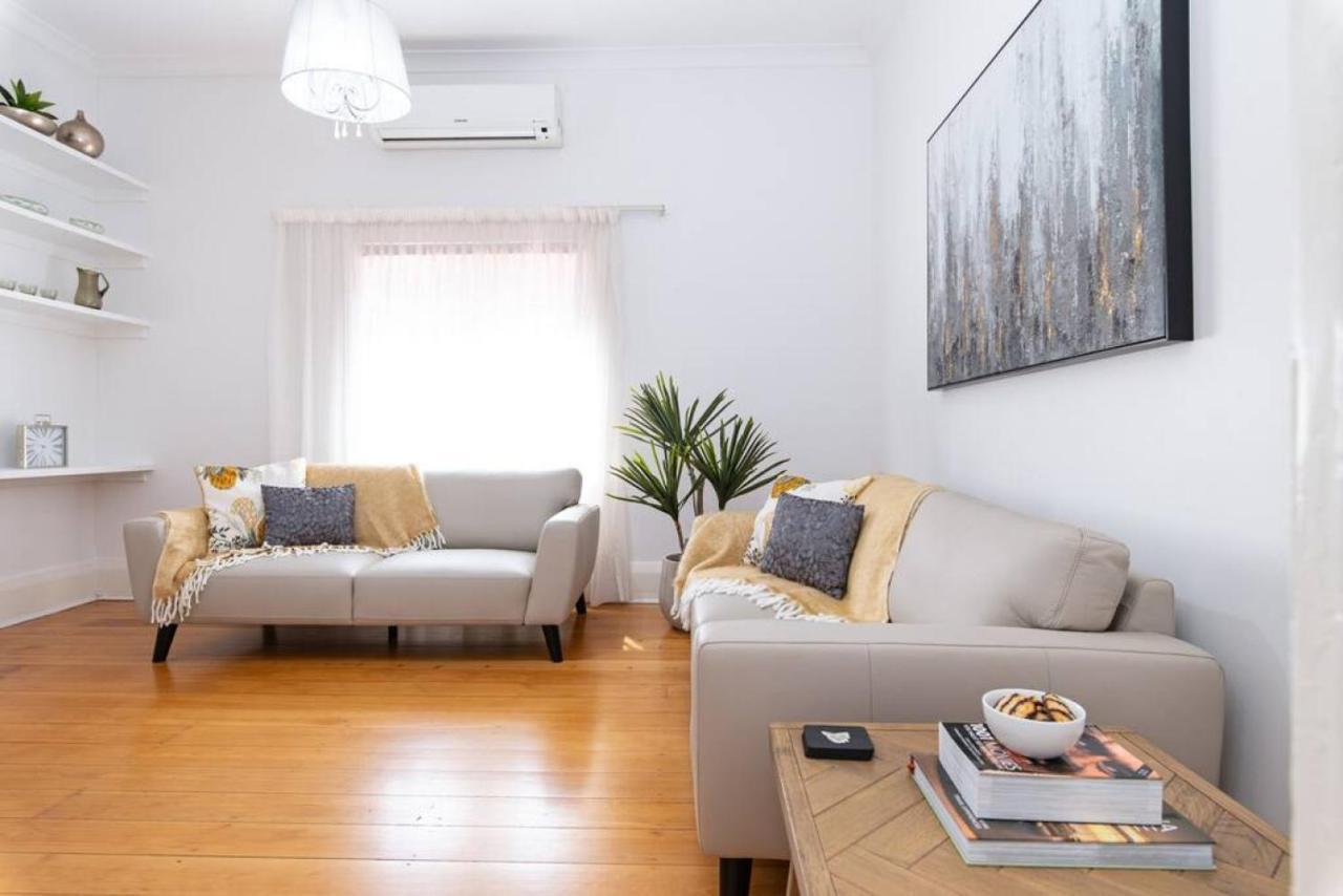 Holiday home Charming 3-bedroom Sandstone Haven With Free Wine *