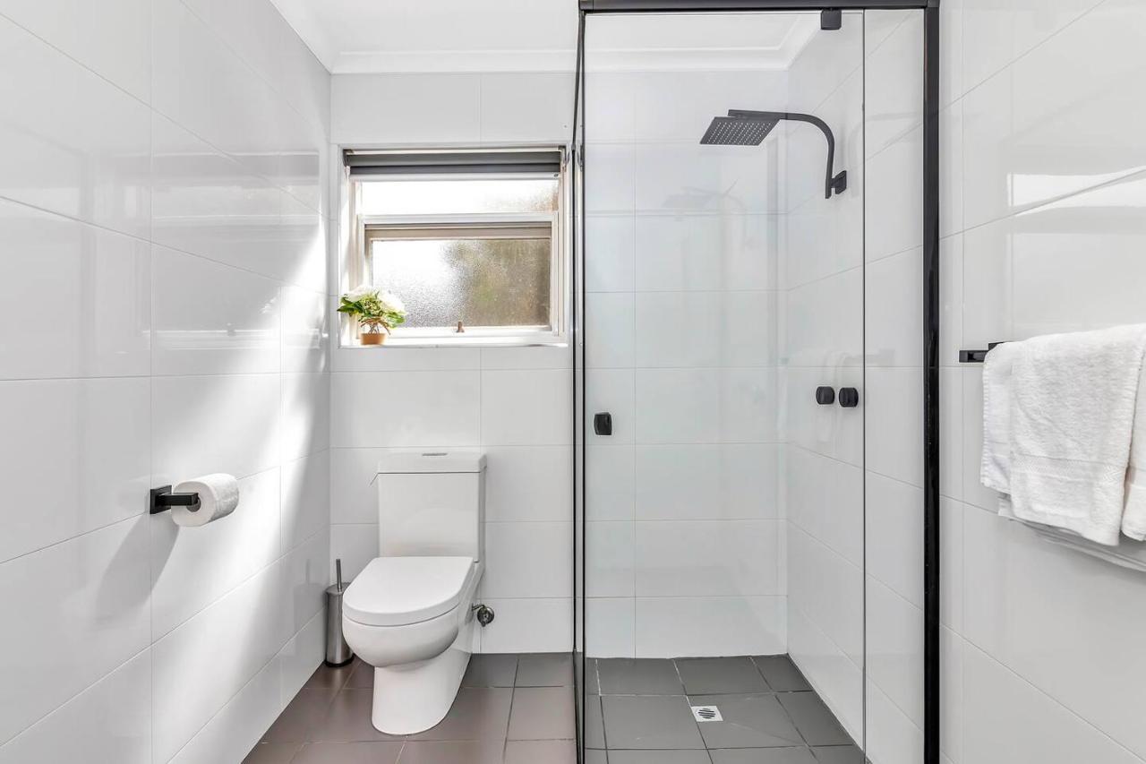 Charming Glenelg Stay, Walking Distance To